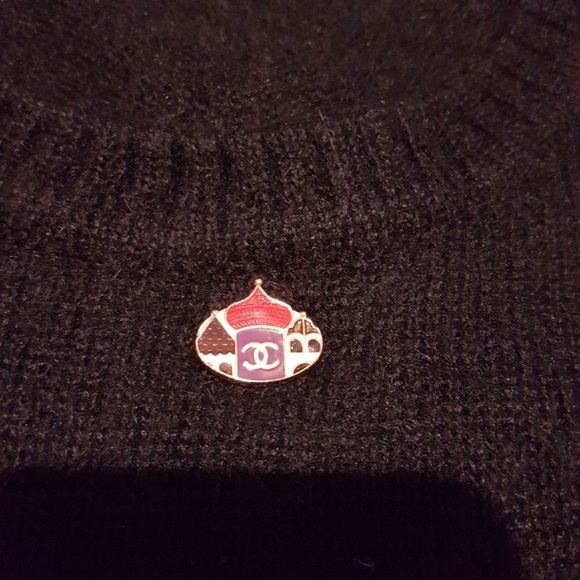Chanel brooch sweater Paris-Moscow collection - Picture 4 of 16